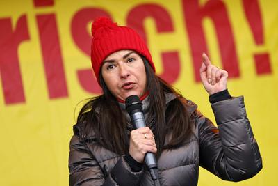 Politikerin Serap G?ler (CDU) bei einer Demonstration des B?ndnisses K?ln stellt sich quer gegen Rechts in K?ln. Am Sonn-stock-photo