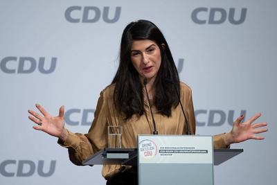Serap GUELER, Güler, stellv. Vorsitzende der Programm- und Grundsatzkommission der CDU, bei ihrer Rede, Regionalkonferen-stock-foto