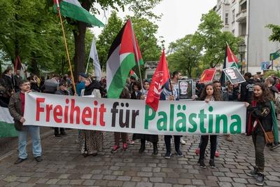 Demonstration zur Nakba-Tag vom Richardplatz und Gegenprotest-stock-foto