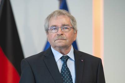 Dr. Johannes Georg Bednorz, Nobelpreistraeger, Physiker, Portraet, Portr?t, Portrait, Angeschnittenes Einzelbild, Einzel-stock-foto