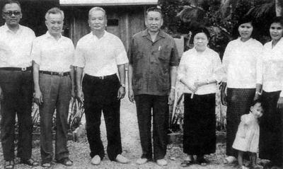 Cambodia: Khmer Rouge leadership at Anlong Veng c. 1996. Left to Right: Son Sen, Khieu Samphan, Nuon Chea, Pol Pot, Yun-stock-photo