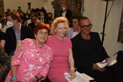 Valie Export, Sunnyi Melles, Albert Ostermaier, Lesung zum 100. Geburtstag von HC Artmann, Galerie Ropac, HAlle, Salzbu-stock-foto