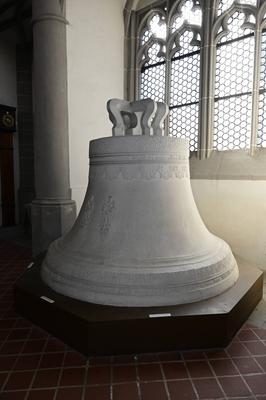 Gipsmodell einer Glocke. Die Pfarrkirche St. Peter und Paul in G?rlitz, kurz Peterskirche genannt. G?rlitz, 27.04.2025 S-stock-foto