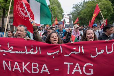 Demonstration zur Nakba-Tag vom Richardplatz und Gegenprotest-stock-foto