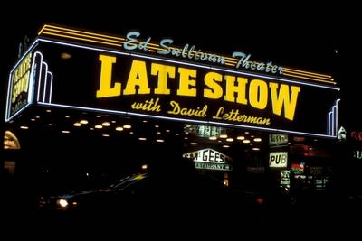Late Night Show mit David Letterman Leuchtreklame des Ed Sullivan Theater in New York-stock-foto