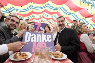 Dr. Markus S?der Danke MP (MinisterPr?sident f?r 7% Mehrwertsteuer - Gastrofr?hling im Hippodrom Festzelt auf dem Fr?hli-stock-foto