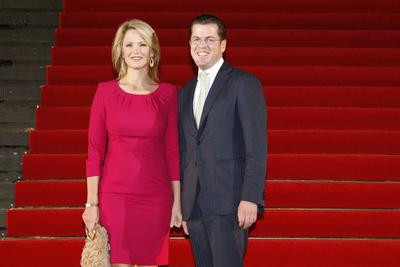 Karl-Theodor Freiherr von und zu Guttenberg und Ehefrau Stephanie bei der Verleihung der Quadriga Verleihung 2010 im Kon-stock-foto