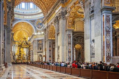 The faithful pay their last respects to the body of Pope Francis displayed in St. Peter's Basilica.-stock-foto