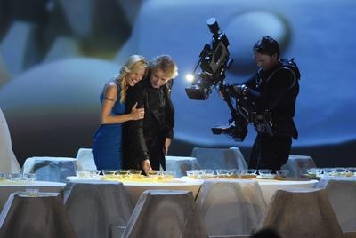 Bildnummer: 57048700  Datum: 07.11.2009  Copyright: imago/teutopressThomas Gottschalk mit Michelle Hunziker 11/09 thg Thomas Gottschalk mit Michelle Hunziker am 07. November 2009 in Wetten, dass...? (ZDF) aus der Volkswagen-Halle in Braunschweig Wette Eier Eierwette Eigelb Eiwei? trennen Ei ST?bchen Deutschland deutsch SChweizerin schweizerische SChweiz TV Fernsehen Show Moderatorin Moderation Deutscher Mann Moderator german host presenter tv female quer halb 1 People xns x0x 2009 quer  57048700 Date 07 11 2009 Copyright Imago  Thomas Gottschalk with Michelle Hunziker 11 09 THG Thomas Gottschalk with Michelle Hunziker at 07 November 2009 in Bets that ZDF out the Volkswagen Hall in Brunswick Bet Eggs  Yolk Protein separated Egg Chopsticks Germany German Swiss woman Swiss Switzerland TV Television Show Presenter Moderation German Man presenter German Host Presenter TV Female horizontal half 1 Celebrities xns x0x 2009 horizontal-stock-photo