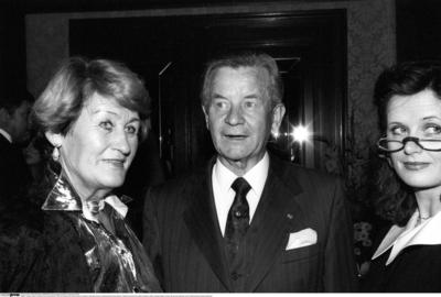 Gustav L?bbe mit seiner Frau Ursula (links) 10/90 h?r Gustav und Ursula L?bbe im Oktober 1990 w?hrend der Frankurter Bu-stock-photo