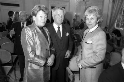Gustav L?bbe (Bastei L?bbe Verlag) mit Ehefrau (li.) und Marianne Duden anl?sslich der Pr?sentation des Buches - Die Ka-stock-foto