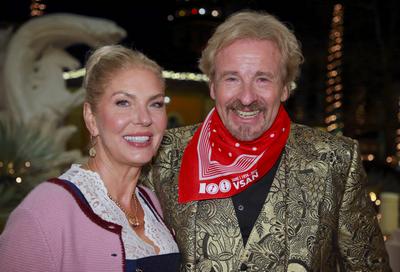 Rust, Germany - January 31, 2024: TV Show Entertainer Thomas Gottschalk receives the 17. Goldene Narrenschelle der Verei-stock-foto