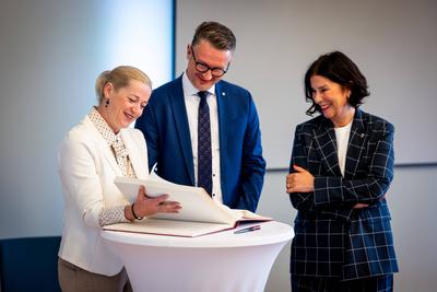 AUSW?RTIGE KABINETTSSITZUNG DER TH?RINGER LANDESREGIERUNG IN GOTHA-stock-foto