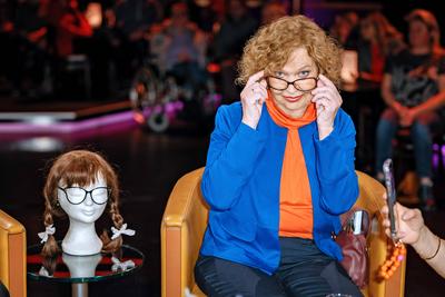 MDR - Riverboat. Urte Blankenstein alias Puppendoktor Pille anl??lich der Aufzeichnung der MDR - Talkshow Riverboat am 0-stock-foto