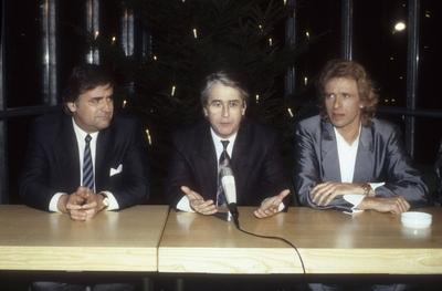 Wolfgang Penk, Frank Elstner und Thomas Gottschalk (v.li.) 12/86 rag Frank Elstner (Mi.) mit Wolfgang Penk (li.) und Tho-stock-photo