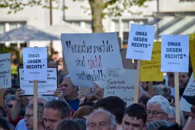 29.04.2025, Demonstration gegen AfD, Buendnis aus demokratischen Parteien und Zivilgesellschaft, Politik, Deutschland, Rottenburg am Neckar-stock-foto