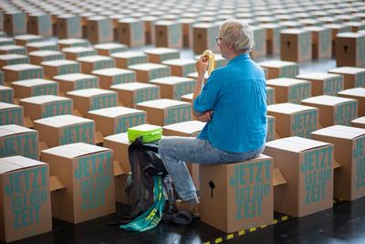 Teilnehmer beim Podium Massenphaenomen Flucht auf dem Evangelischen Kirchentag in Nuernberg. (Foto vom 08.06.2023). Vom-stock-foto