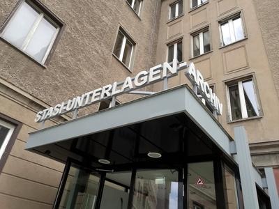 Stasi-Unterlagen-Archiv // Die Forschungs- und Gedenkstätte Normannenstraße im Haus 1 der ehemaligen Zentrale des Minist-stock-foto