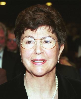 Rita Waschb?sch, die Pr?sidentin des Zentralkomitees der Deutschen Katholiken, erh?lt in Saarbr?cken den Peter-Wust-Pre-stock-foto