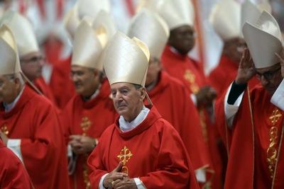 ITALY -  CARDINAL  MAURO GAMBETTI  CELABRATES A MASS ON THE FOURTH OF NINE DAYS OF MOURNING FOR LATE POPE FRANCIS IN ST PETER'S BASILICA AT THE VATICAN - 2025/4/29-stock-foto