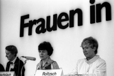 Ingrid Roitzsch (re., Deutschland/CDU) neben Rita Waschb?sch (2.v.li., Deutschland/CDU) w?hrend des Bundesparteitags de-stock-foto
