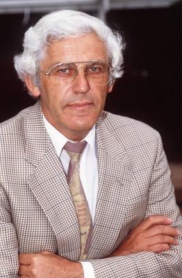 Bildnummer: 56778917  Datum: 01.10.1993  Copyright: imago/teutopressDr. phil. Gerhard Helbig 10/93 pp Mann Fernsehen Journalismus Autor grauhaarig seri?s Brille hoch halb Sakko Krawatte neutral People Shooting xdp x0x 1993 hoch  56778917 Date 01 10 1993 Copyright Imago teutopress Dr Phil Gerhard Helbig 10 93 PP Man Television Journalism Author grauhaarig seriously Glasses vertical half Jacket Tie neutral Celebrities Shooting XDP x0x 1993 vertical-stock-foto