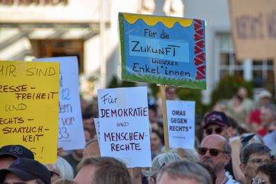 29.04.2025, Demonstration gegen AfD, Buendnis aus demokratischen Parteien und Zivilgesellschaft, Politik, Deutschland, Rottenburg am Neckar-stock-foto