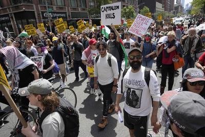 Activists protest Trump on May Day-stock-foto
