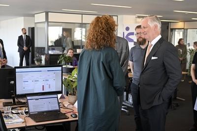 King Philippe Visits Kanzo-stock-foto