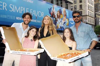 Another Simple Favor Cast Visits Times Square-stock-foto