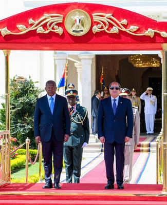 Egyptian President Abdel Fattah el-Sisi receives Angolan President Jo?o Louren?o, the current Chairperson of the African Union-stock-foto