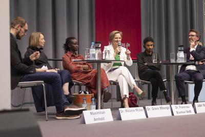 Podium "klimagerecht - ressourcengerecht?" beim Evangelischen Kirchentag in Hannover-stock-photo