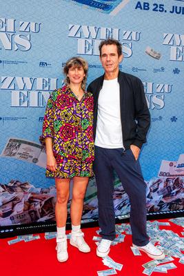 Premiere - Zwei zu Eins Marie Steinmann und Tom Tykwer bei der Premiere zu Zwei zu Eins im Delphi-Filmpalast am 17.07.20-stock-foto