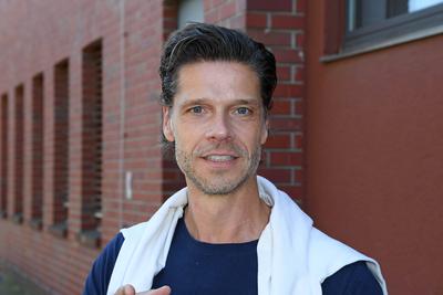 Stephen D?rr beim KAMPF DER REALITYSTARS 6 Screening im Cinenova Kino in K?ln am 30.04.2025 *** Stephen D?rr at the KAMP-stock-photo