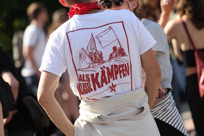Demonstration der kommunistische Gruppe Roter Aufbau Hamburg am 1. Mai unter dem Motto: Heraus zum revolution?ren 1.Mai.-stock-photo
