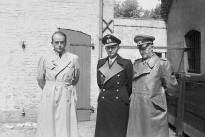 Nazi Personalities Albert Speer 1905 - 1984): Speer with Doenitz and Jodl after his arrest by the British Army. - Seems-stock-foto