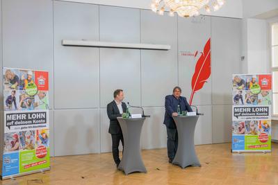20250430 Praesentation der Ergebnisse der Fruehjahrslohnrunde 2025 der Gewerkschaft BAU HOLZ-stock-foto