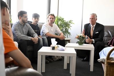 King Philippe Visits Kanzo-stock-foto