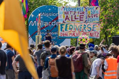 Satirischer Protest: Myass-Demo im Grunewald, Das Berliner Verwaltungsgericht hat im Eilverfahren entschieden, dass die-stock-foto