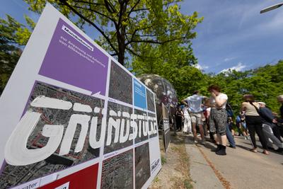 Satirischer Protest: Myass-Demo im Grunewald, Das Berliner Verwaltungsgericht hat im Eilverfahren entschieden, dass die-stock-foto