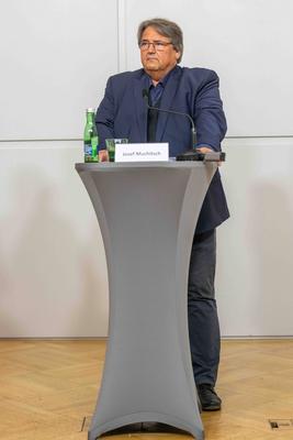 20250430 Praesentation der Ergebnisse der Fruehjahrslohnrunde 2025 der Gewerkschaft BAU HOLZ-stock-foto