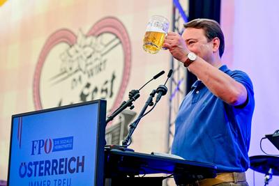 AUT, Urfahraner Jahrmarkt, 1.Mai Kundgebung FPOE-stock-photo
