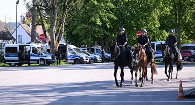 Rottenburg (Kreis Tuebingen) 29.04.2025 Gegenkundgebung gegen Rechts und fuer Demokratie vor der Rottenburger Festhalle-stock-foto