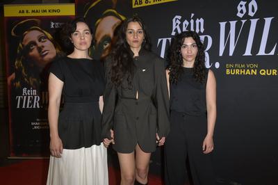 Verena Altenberger, Kenda Hmeidan, Mona Zarreh Hoshyari Khah-stock-foto