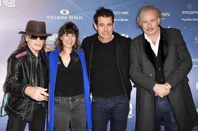 Udo Lindenberg, Marie Steinmann, Tom Tykwer und Leander Hau?mann bei der Premiere des Kinofilms Lindenberg! Mach dein Di-stock-foto