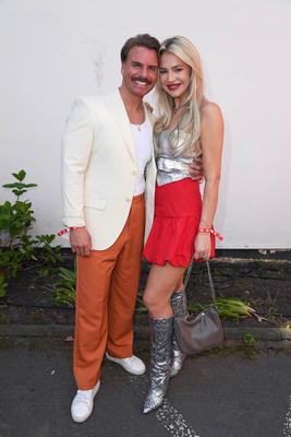 Sandra Czok mit Ehemann Sascha Schmitz beim BILD-RENNTAG auf der Trabrennbahn in Gelsenkirchen am 01.05.2025 *** Sandra-stock-foto