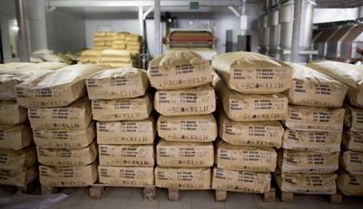 Tee verpackt in Saecken in der Teefabrik der Firma Mackwoods Nuwara Eliya Sri Lanka 24 01 2015 N-stock-foto