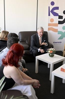 King Philippe Visits Kanzo-stock-foto