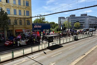 Erster Mai 2025 in Magdeburg (Sachsen-Anhalt) mit Kundgebung und Demonstration unter dem Motto Klasse, Kampf, Kultur, He-stock-photo