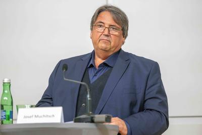 20250430 Praesentation der Ergebnisse der Fruehjahrslohnrunde 2025 der Gewerkschaft BAU HOLZ-stock-foto